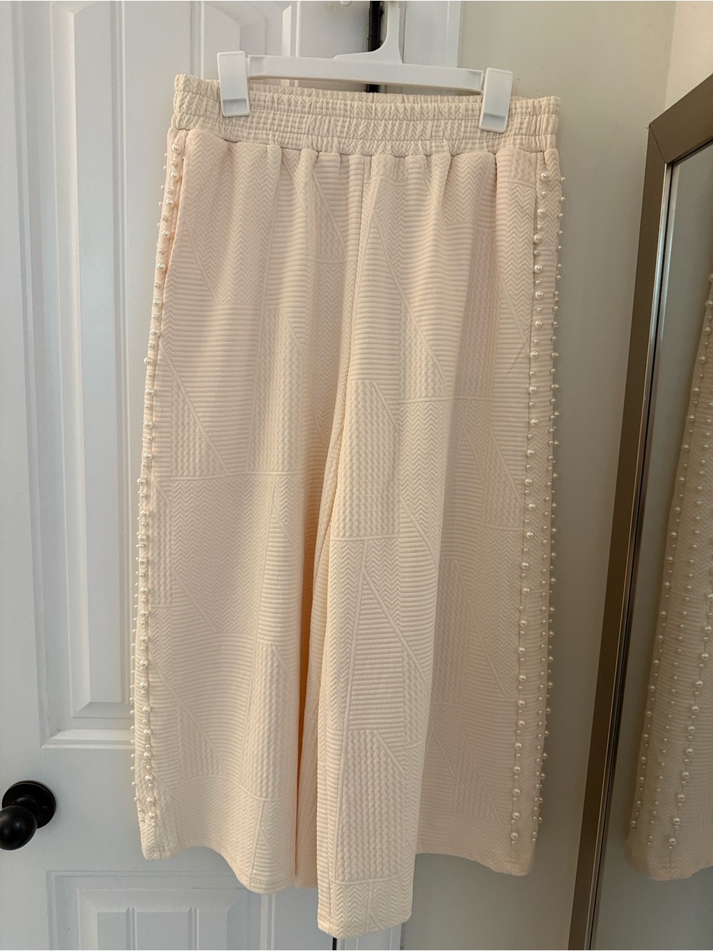 Umgee Cream Pearl-Accent Short Sleeve Blouse - Picture 3 of 7